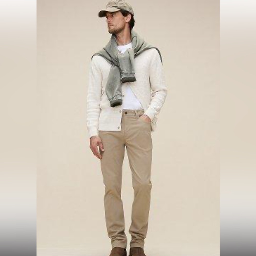 🕶️BANANA REPUBLIC🕶️NWT! 40X32 CLASSIC KHAKI CHINOS🕶️
